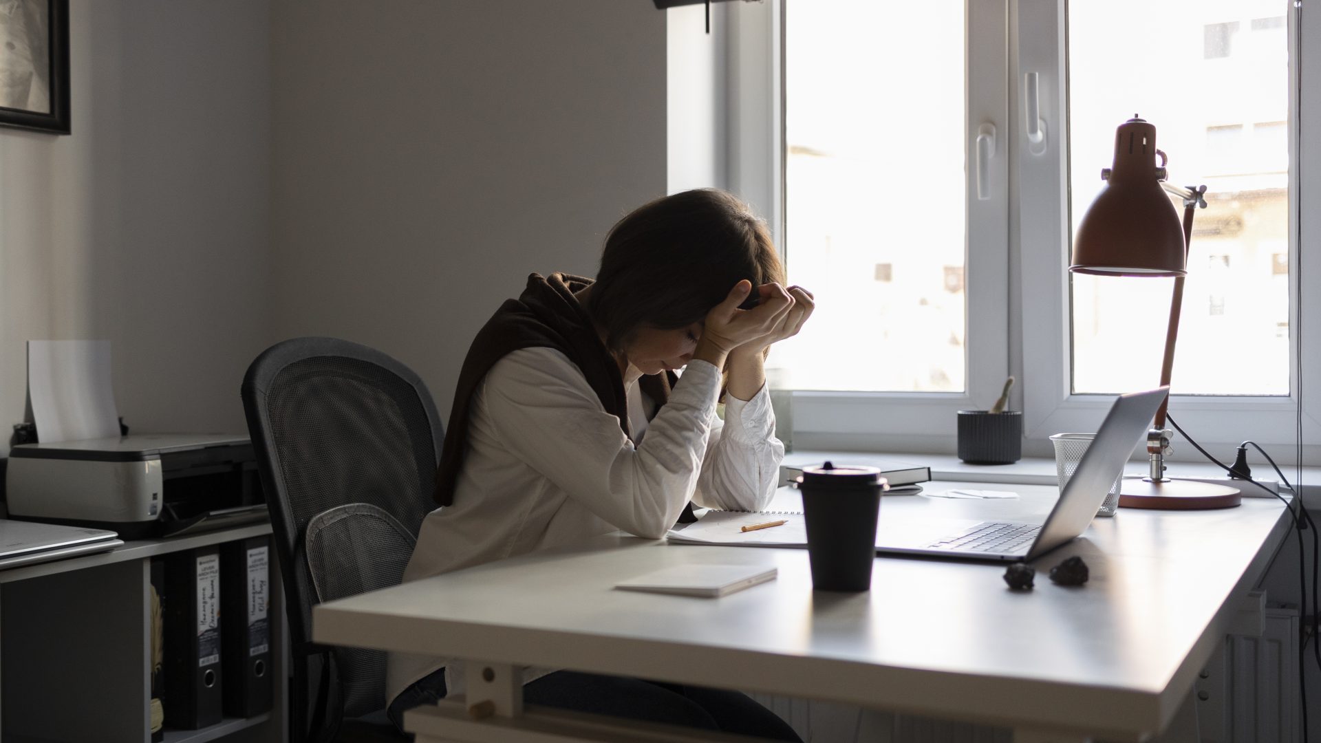 woman-with-imposter-syndrome-side-view